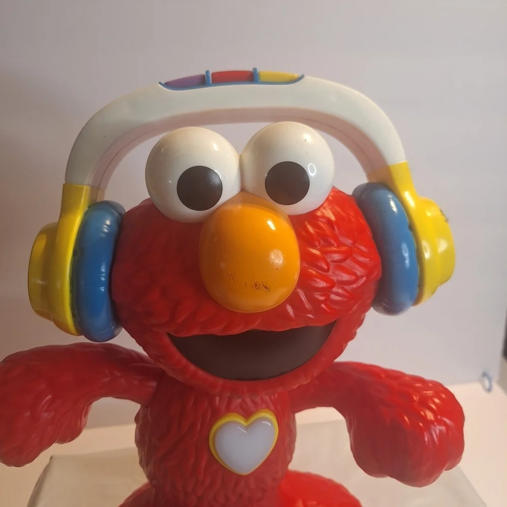 Sesame Street Playskool Elmo Let's Dance Learn Toy. Sing, Talks And Dance.
